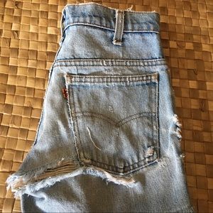 Vtg Levis cut off distressed size 28